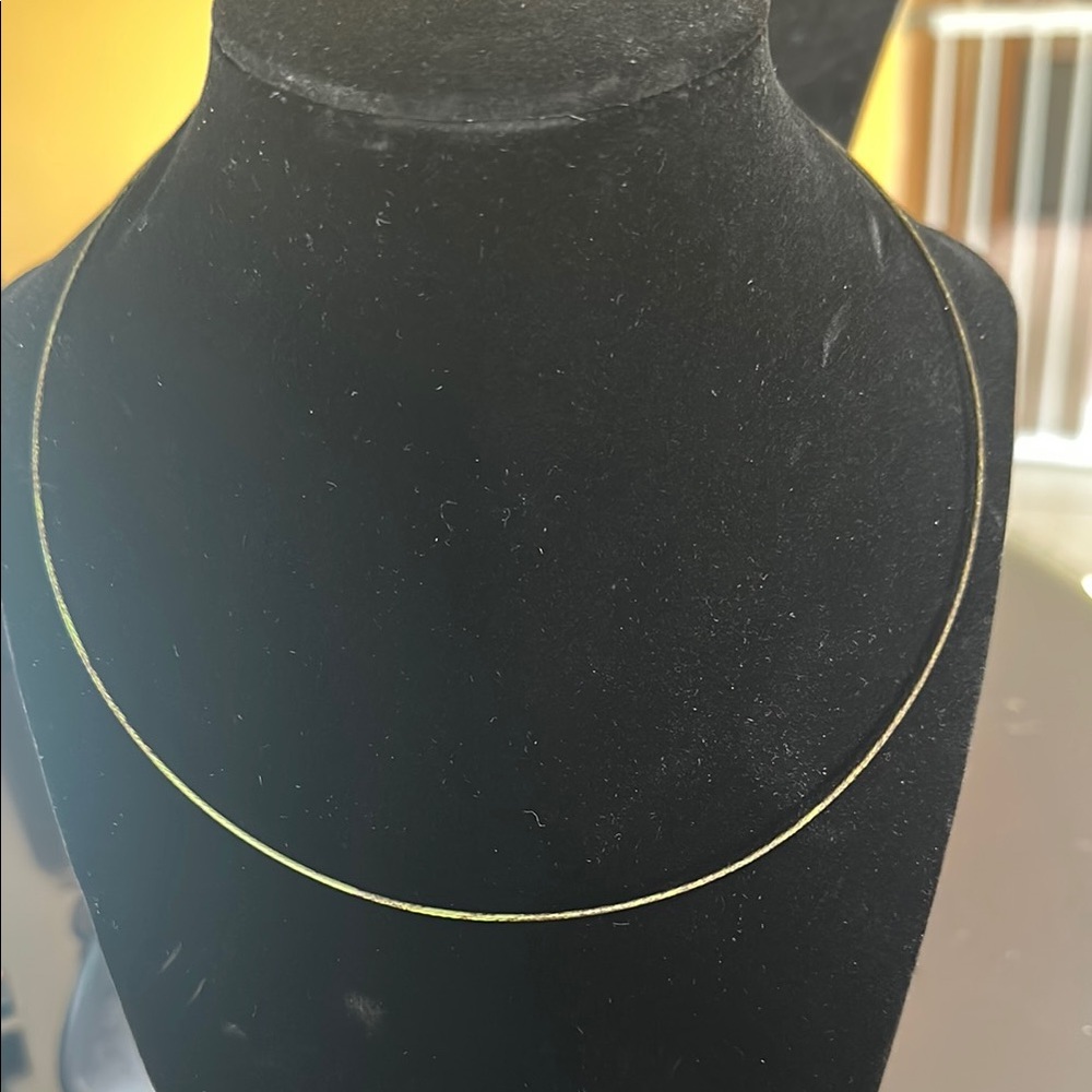 Wire omega choker (green and brown)